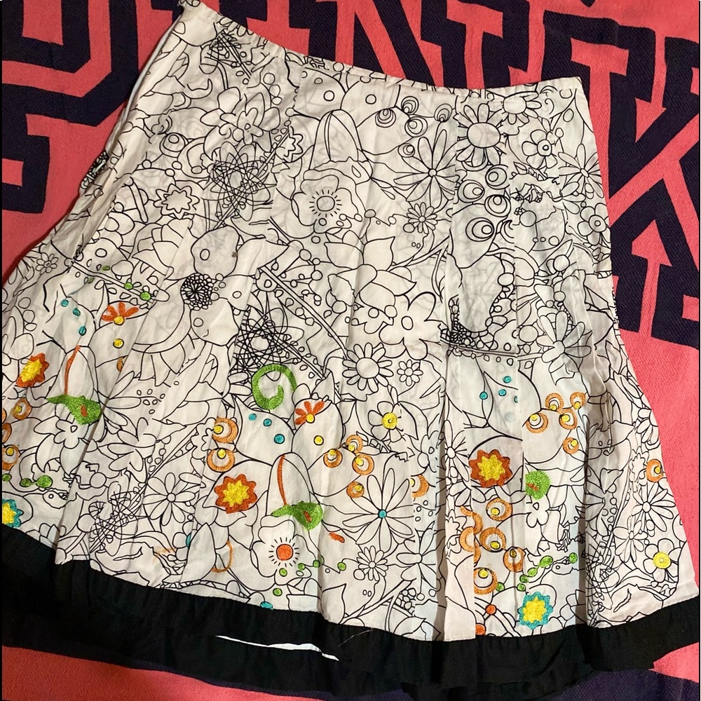 NWOT Sunny Leigh skirt with embroidery flowers. Measurements added